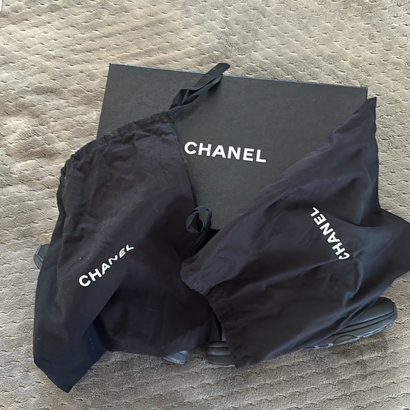 Chanel - Picture 5 of 7